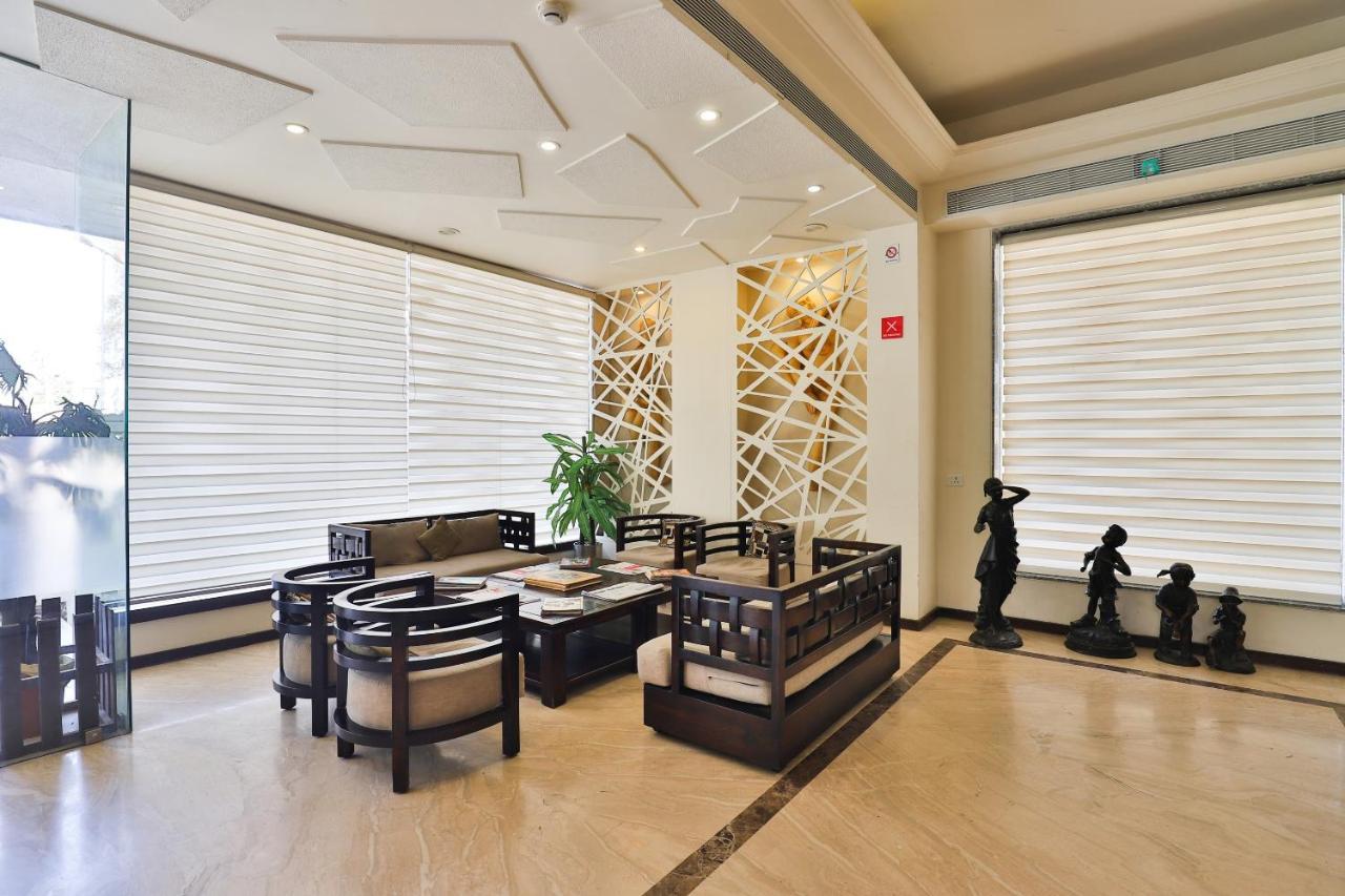 Oyo 4320 Hotel Aum Regency Vadodara Zewnętrze zdjęcie