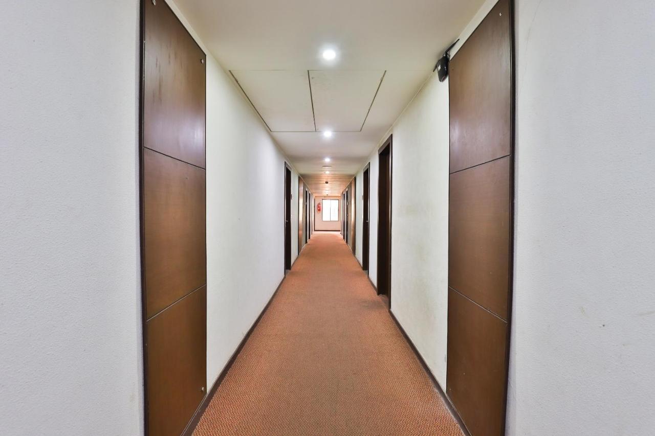 Oyo 4320 Hotel Aum Regency Vadodara Zewnętrze zdjęcie