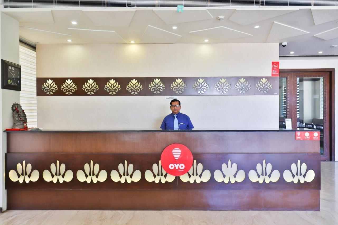 Oyo 4320 Hotel Aum Regency Vadodara Zewnętrze zdjęcie