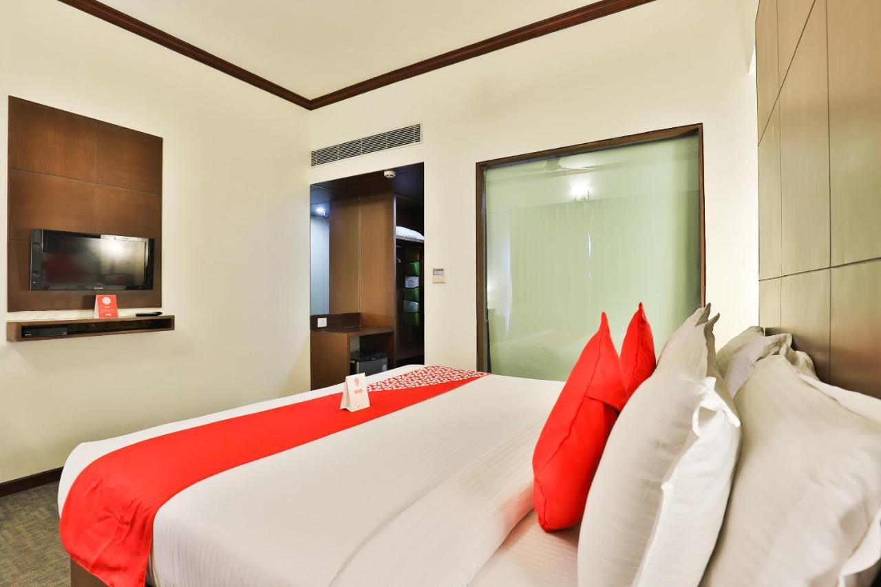 Oyo 4320 Hotel Aum Regency Vadodara Zewnętrze zdjęcie