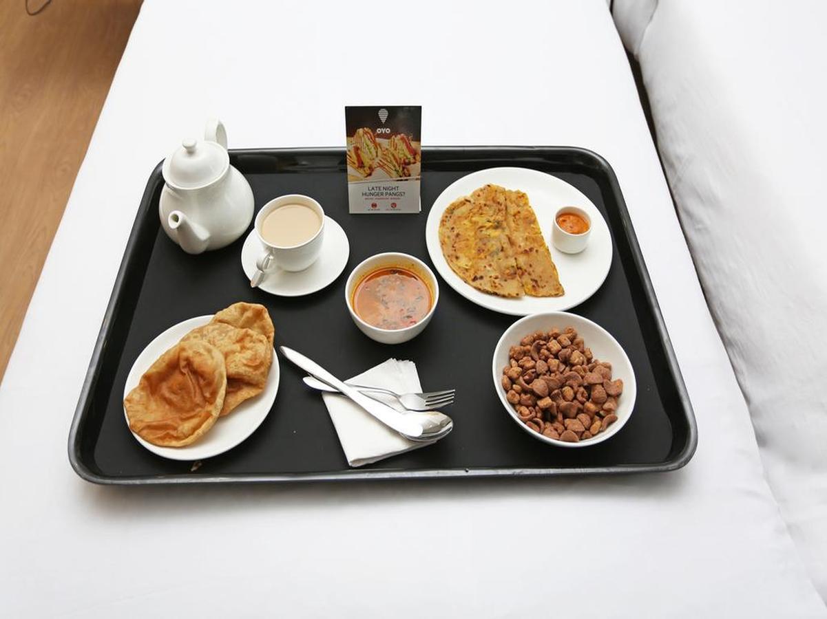 Oyo 4320 Hotel Aum Regency Vadodara Zewnętrze zdjęcie