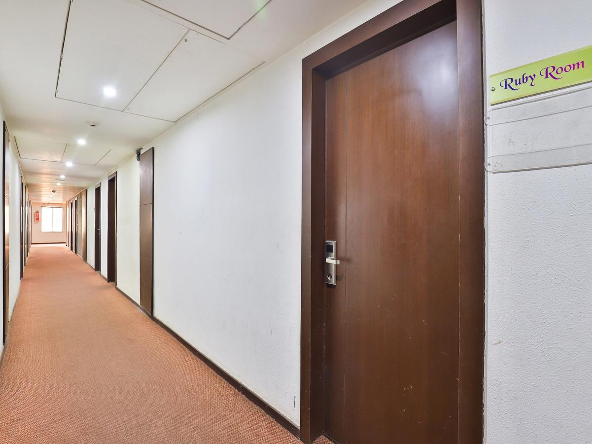 Oyo 4320 Hotel Aum Regency Vadodara Zewnętrze zdjęcie