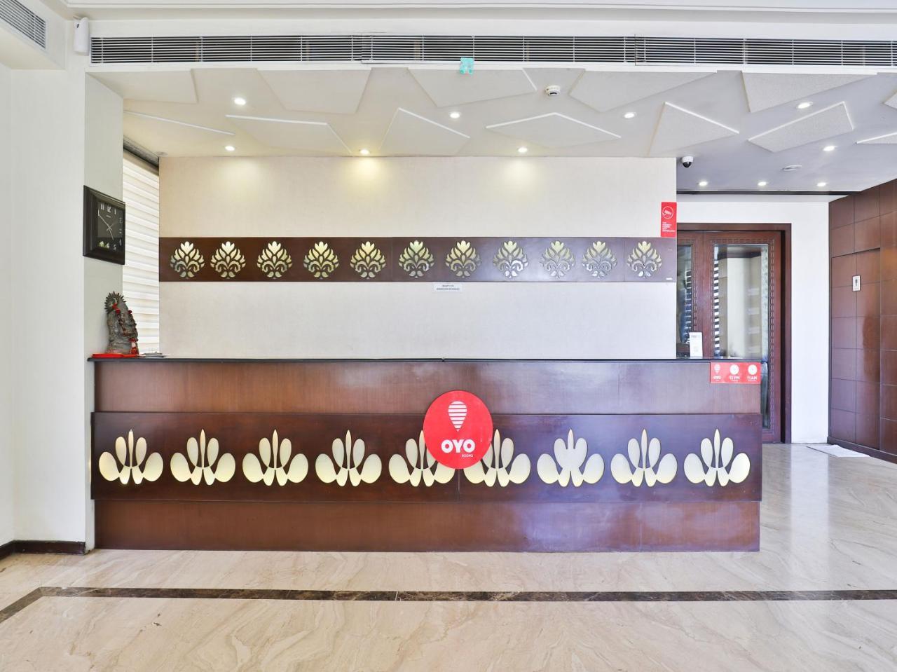 Oyo 4320 Hotel Aum Regency Vadodara Zewnętrze zdjęcie