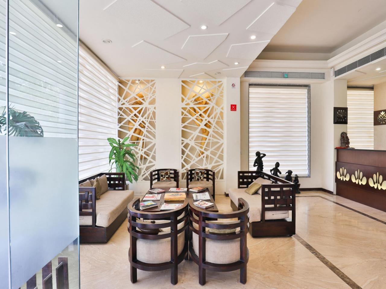 Oyo 4320 Hotel Aum Regency Vadodara Zewnętrze zdjęcie