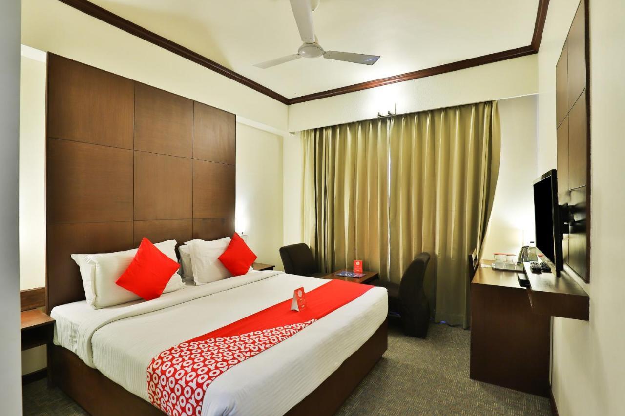 Oyo 4320 Hotel Aum Regency Vadodara Zewnętrze zdjęcie