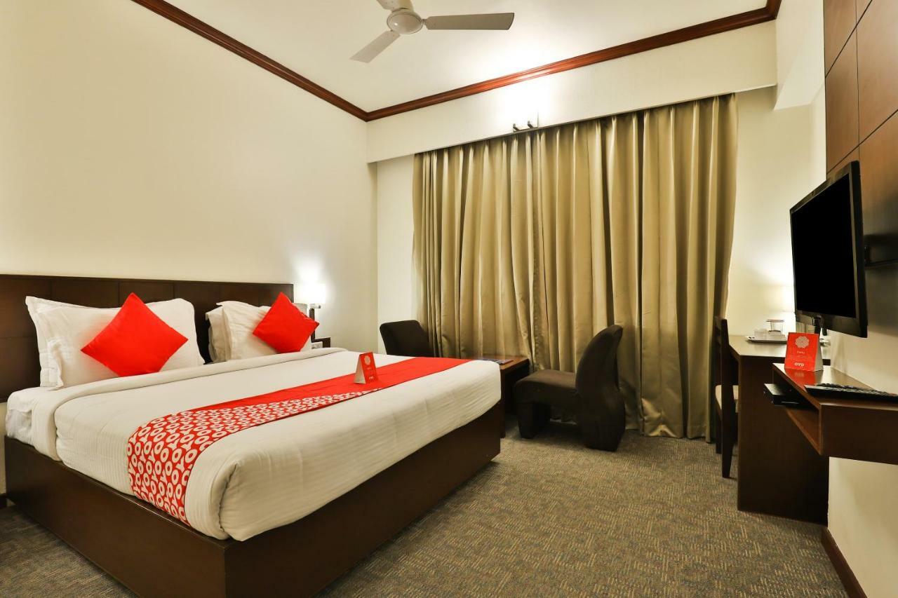 Oyo 4320 Hotel Aum Regency Vadodara Zewnętrze zdjęcie