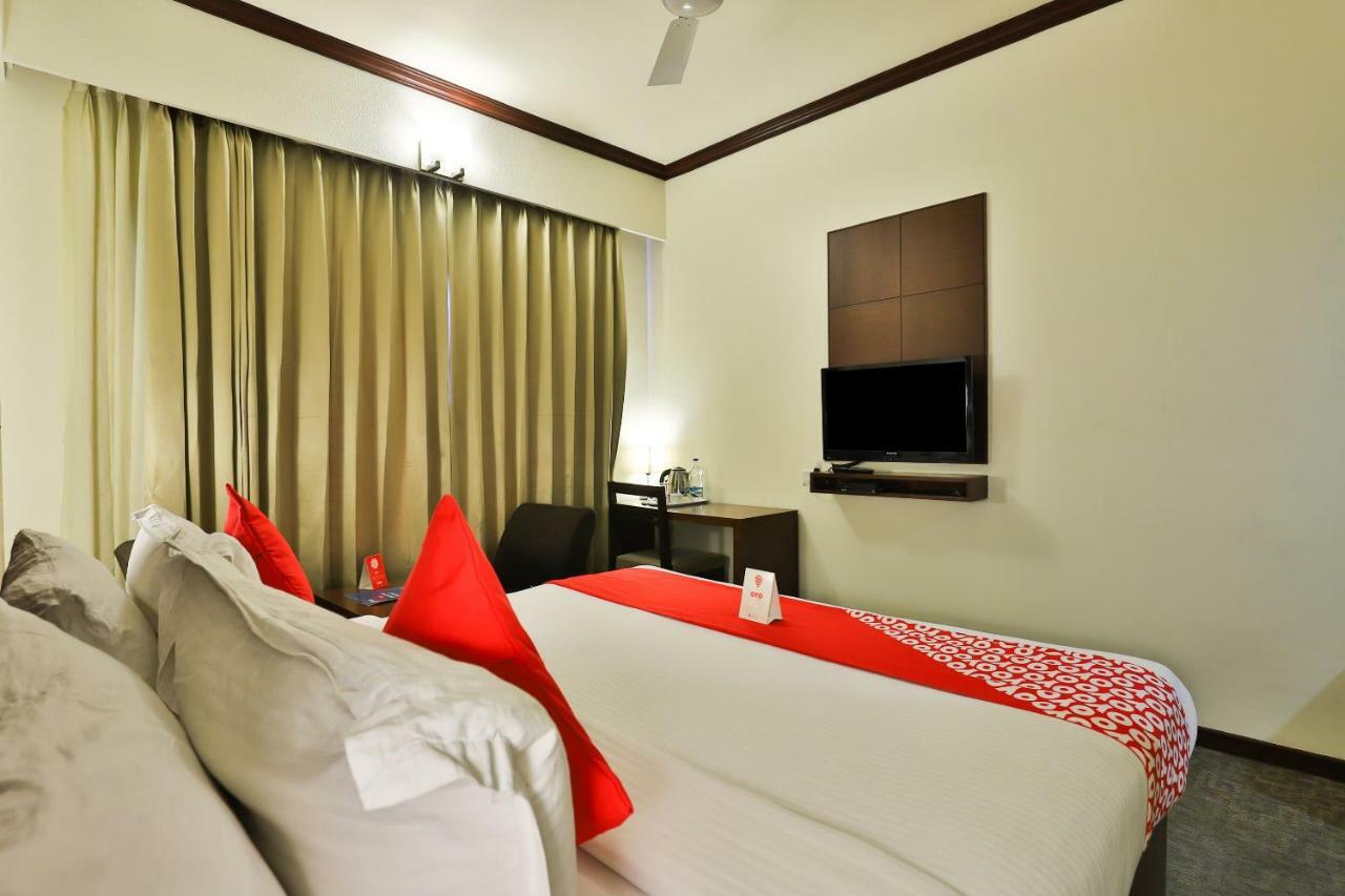 Oyo 4320 Hotel Aum Regency Vadodara Zewnętrze zdjęcie