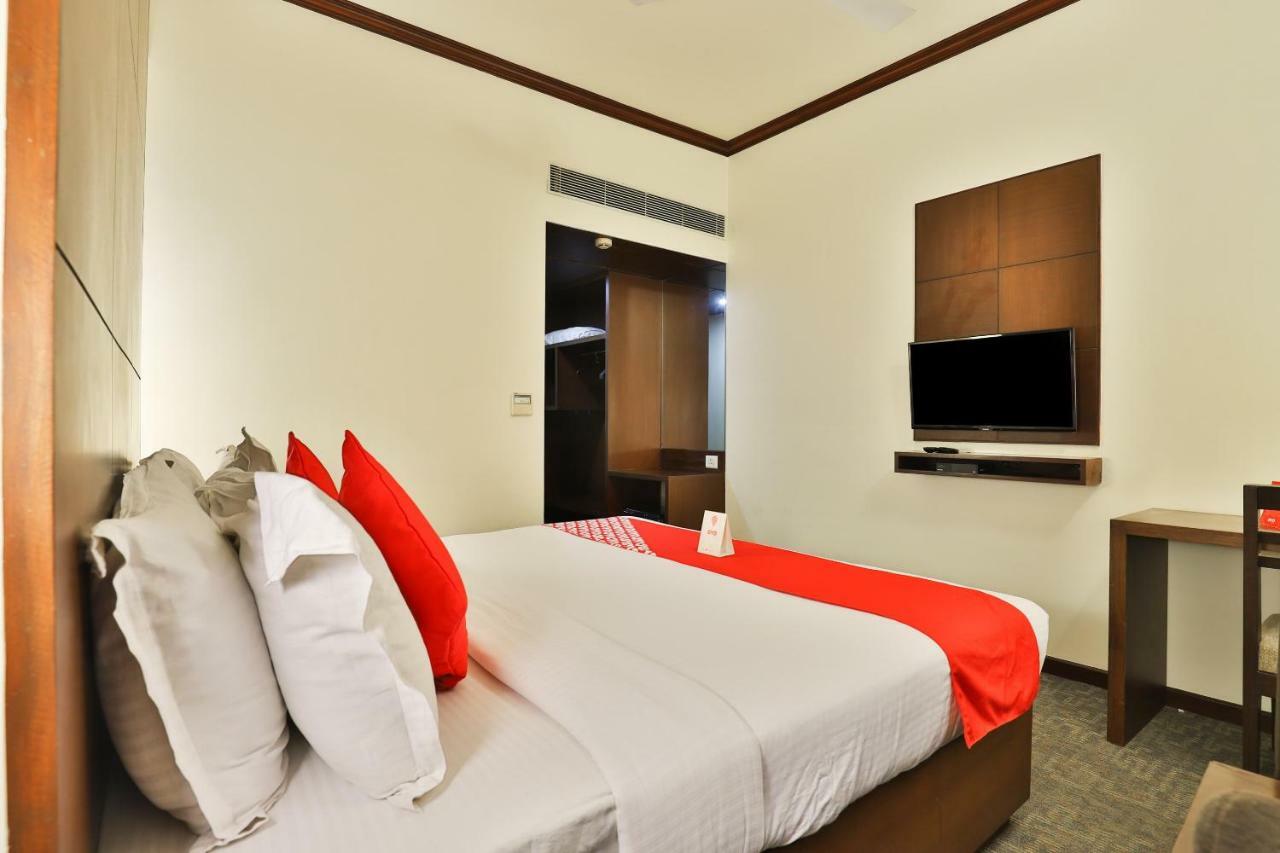 Oyo 4320 Hotel Aum Regency Vadodara Zewnętrze zdjęcie