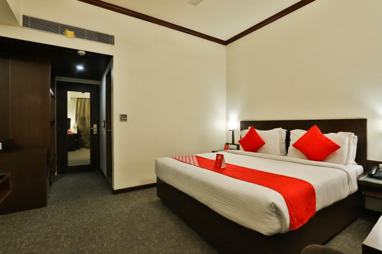 Oyo 4320 Hotel Aum Regency Vadodara Zewnętrze zdjęcie