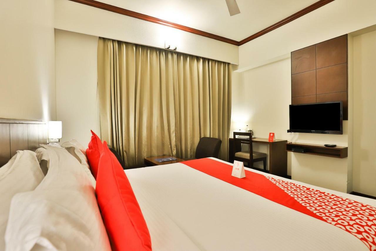 Oyo 4320 Hotel Aum Regency Vadodara Zewnętrze zdjęcie