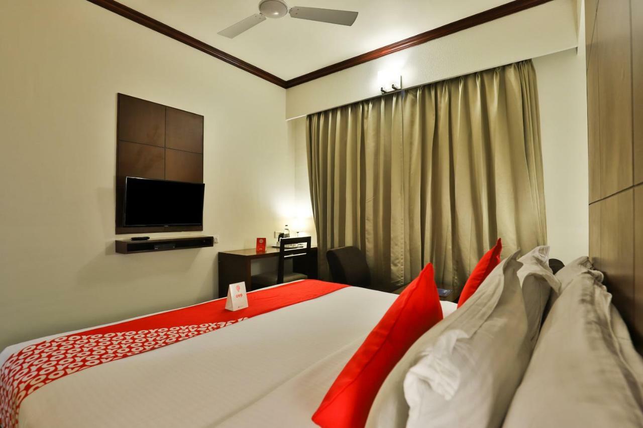 Oyo 4320 Hotel Aum Regency Vadodara Zewnętrze zdjęcie
