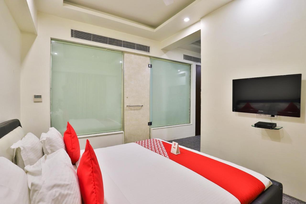 Oyo 4320 Hotel Aum Regency Vadodara Zewnętrze zdjęcie