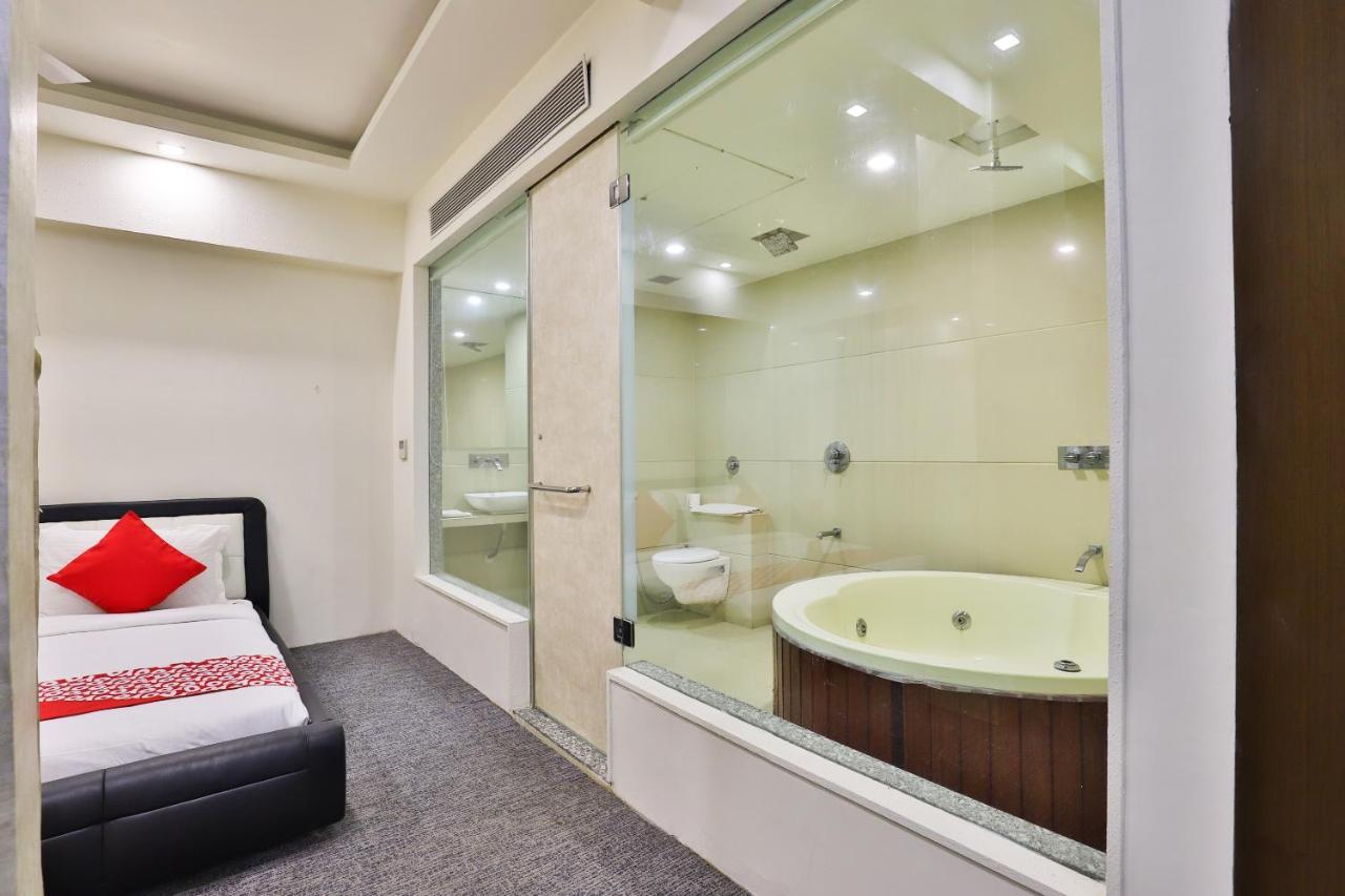 Oyo 4320 Hotel Aum Regency Vadodara Zewnętrze zdjęcie